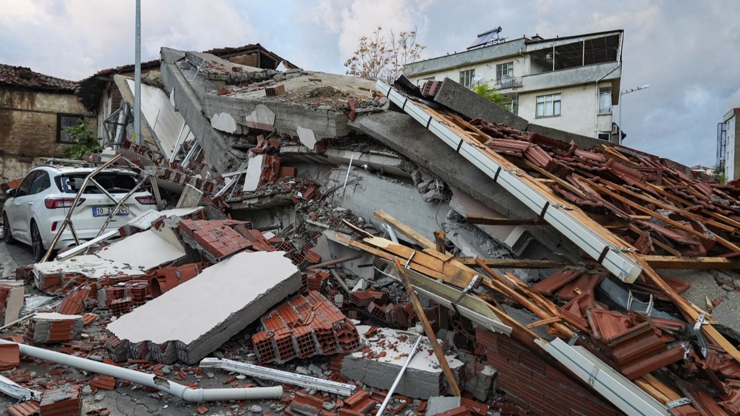 Zemljotres magnitude 6,1 stepeni po Richterovoj skali pogodio zapadnu Tursku