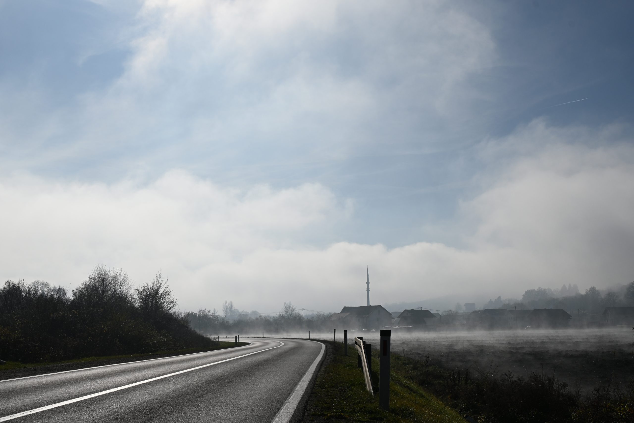 Gusta magla i niska oblačnost smanjuju vidljivost