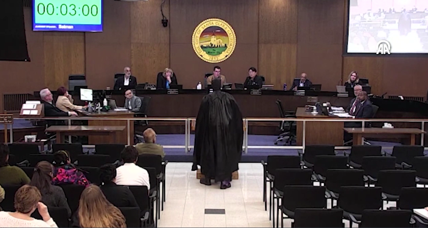 “Batman” prijetio vijećnicima u Kaliforniji: Kukavice, reagirajte odmah!