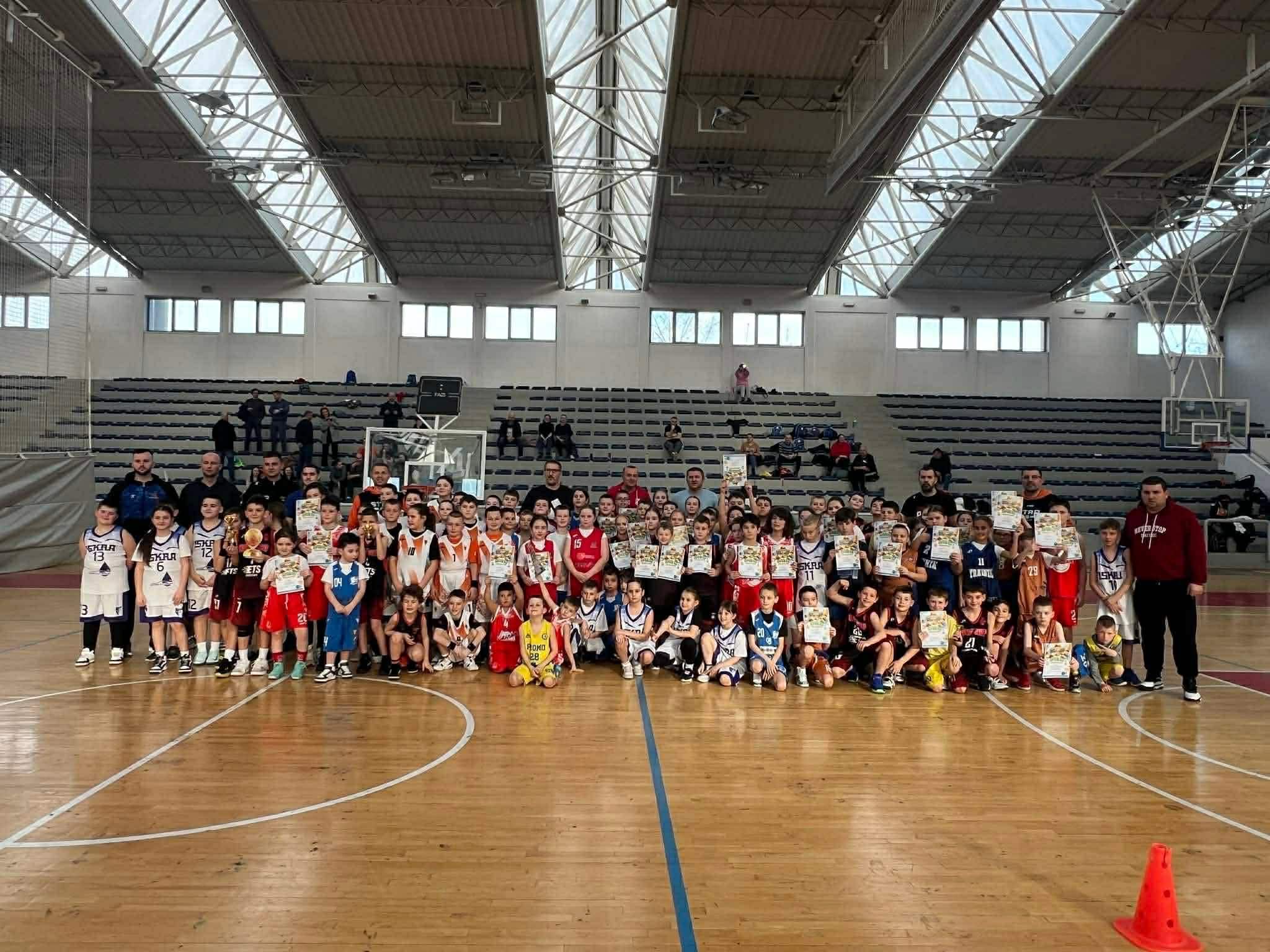 Četvrto mjesto za najmlađe na prvom mini-basket “balonu”