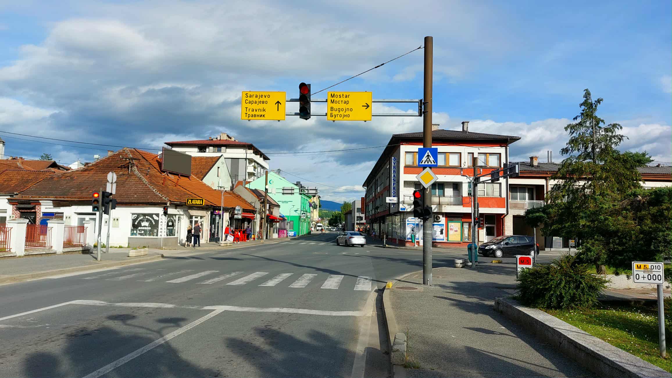 Mokri i mjestimično vlažni kolovozi jutros u našoj zemlji