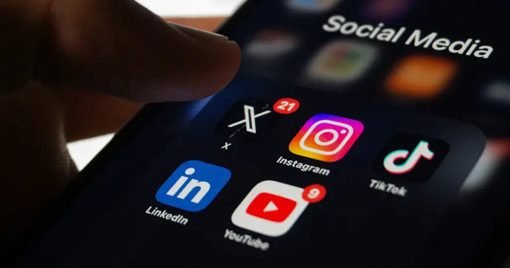 Šta kažu roditelji, nastavnici i političari: Treba li djeci u BiH zabraniti društvene mreže?