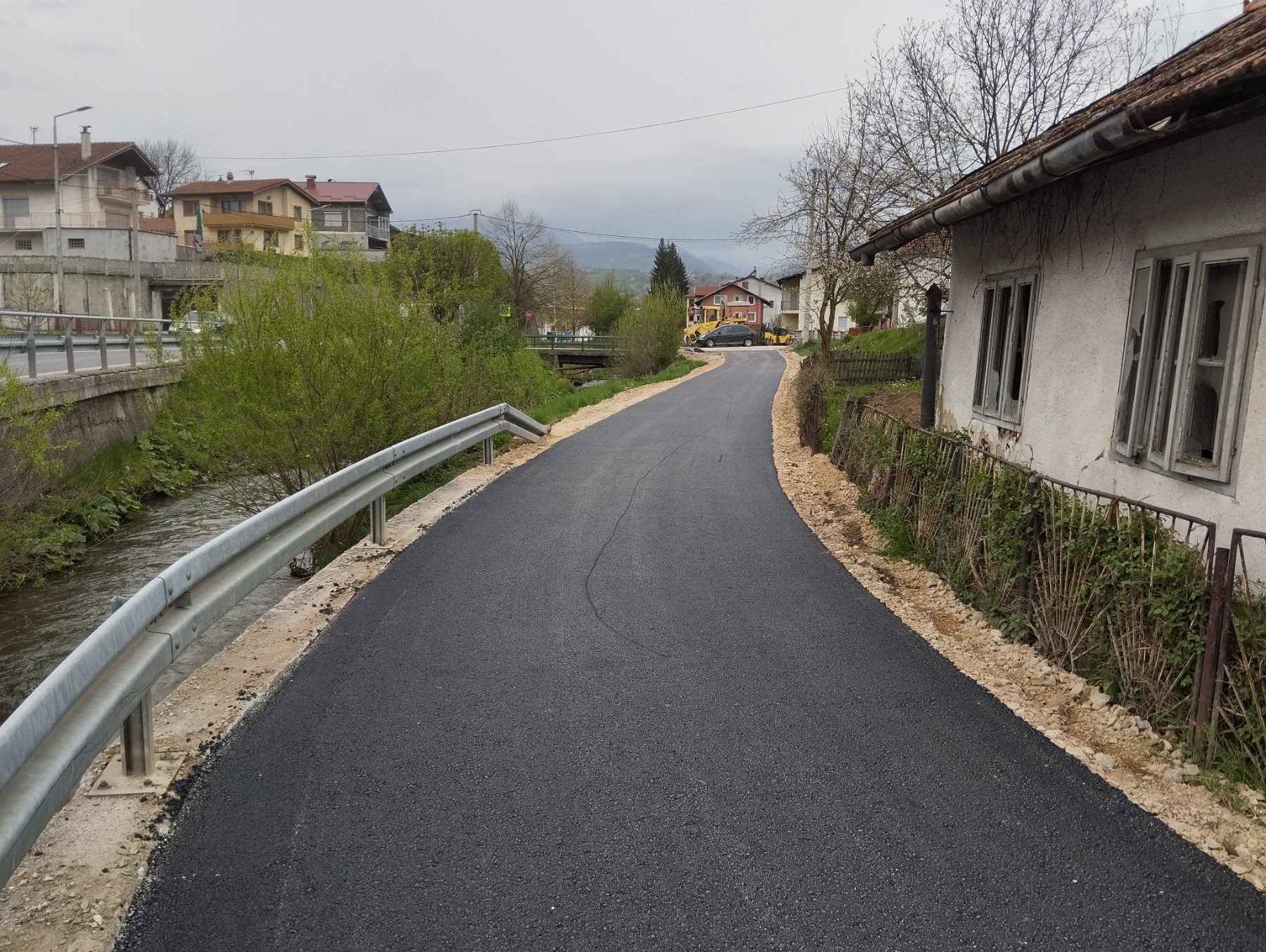 Dio ulice Jaz nakon decenija makadamskog puta dobio asfalt