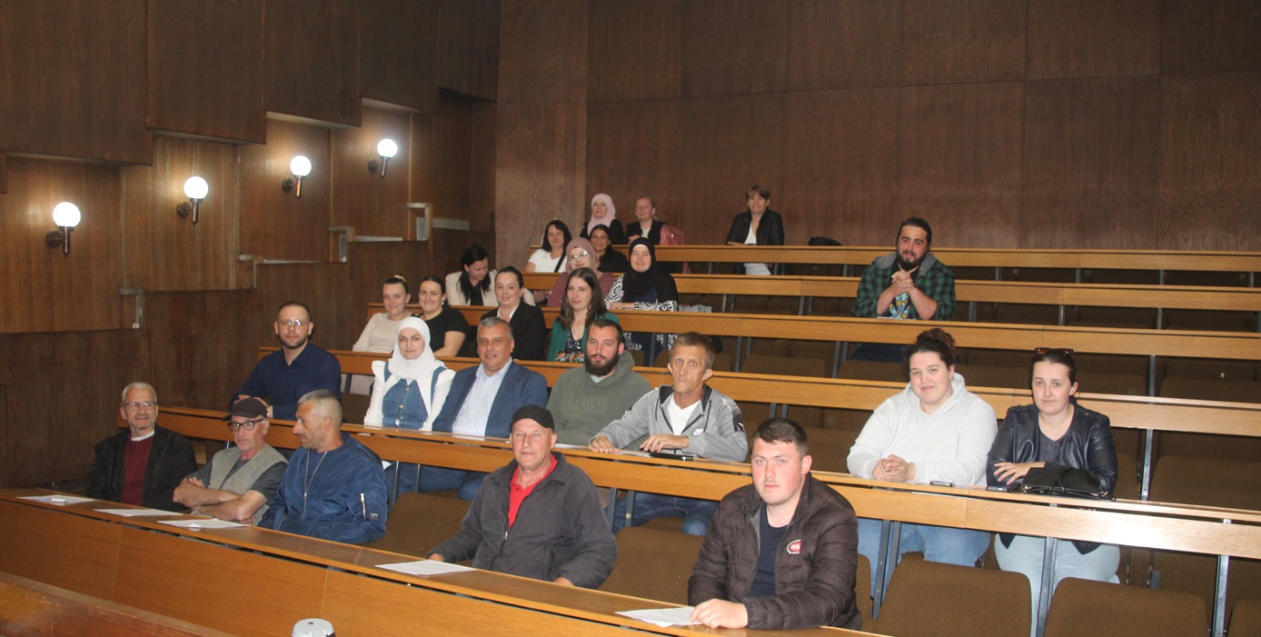 Općina Donji Vakuf: Potpisivanje ugovora za dodjelu plastenika