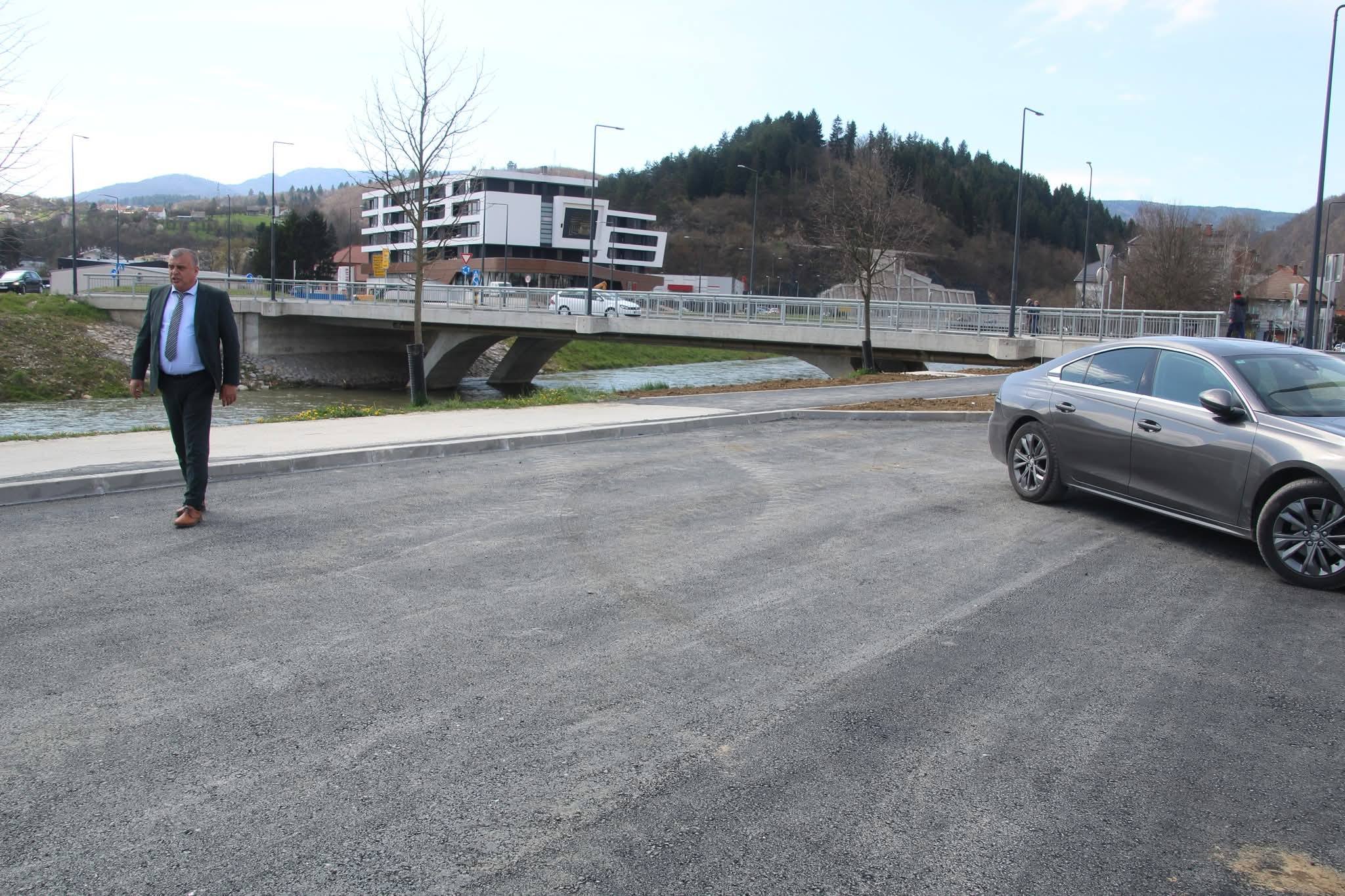 Urbanizacija užeg područja Donjeg Vakufa – Završeni radovi na asfaltiranju novog parking prostora