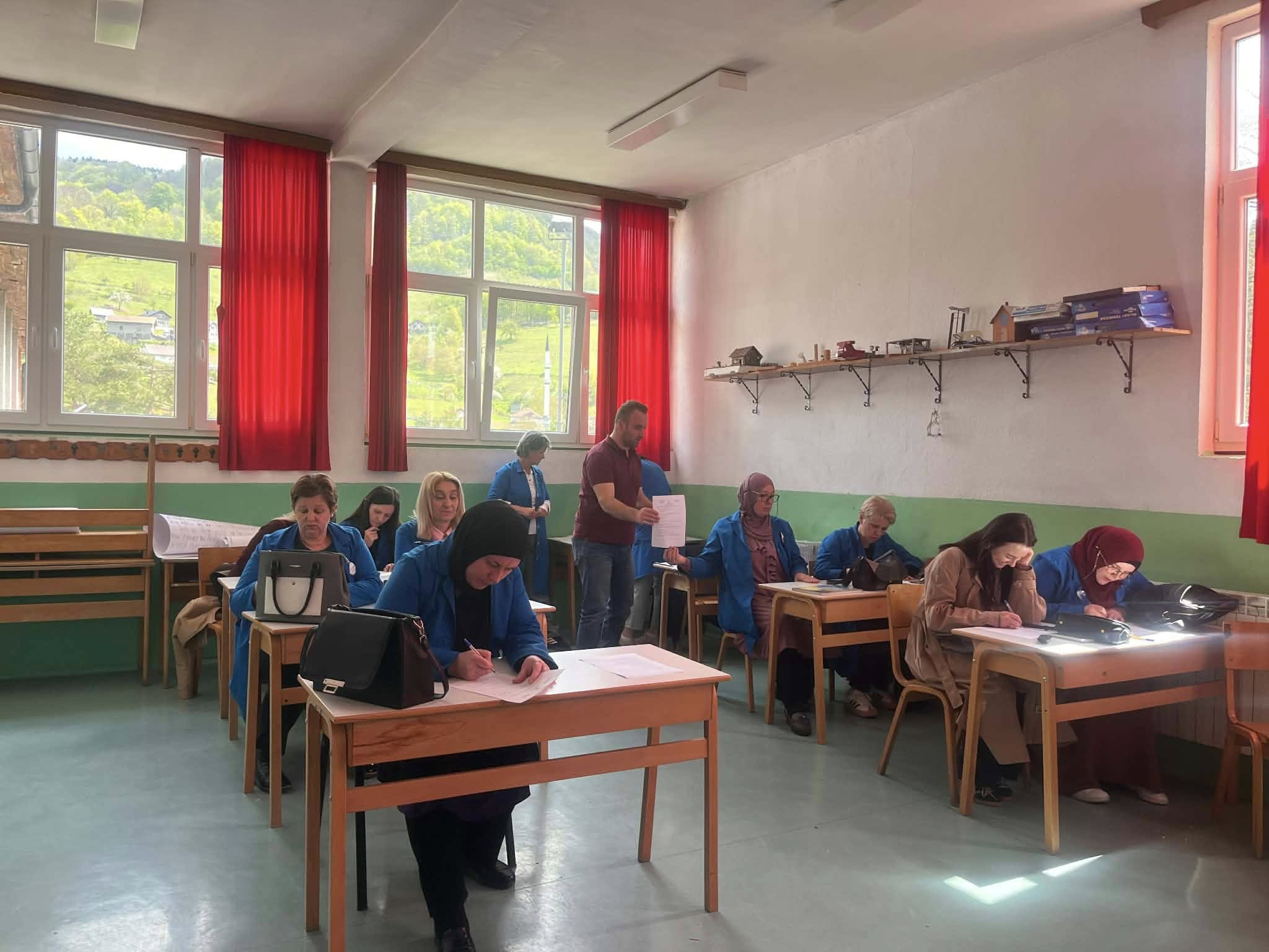 Četvrta osnovna škola Torlakovac : Edukacija za uposlenike škole