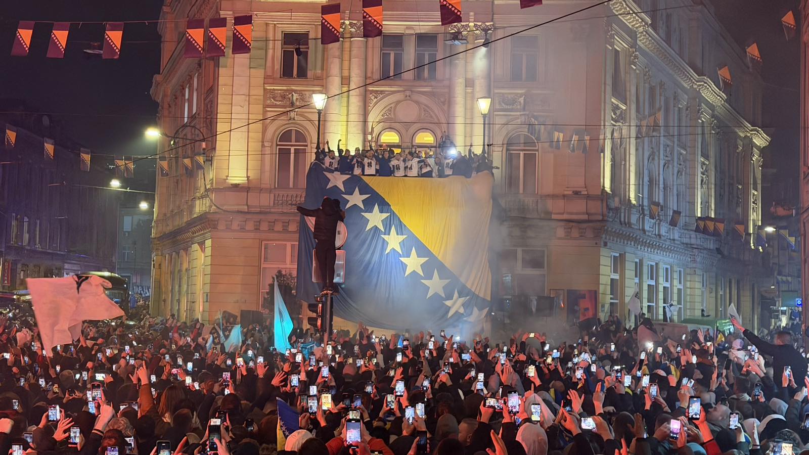 Spektakularan doček Zmajeva ispred Vječne vatre u Sarajevu