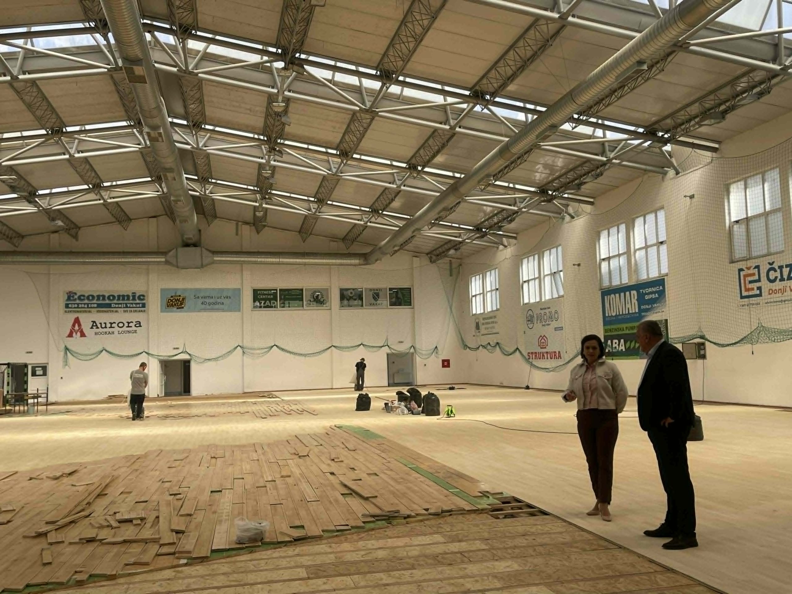 U toku radovi na sanaciji parketa u Sportskoj dvorani Donji Vakuf