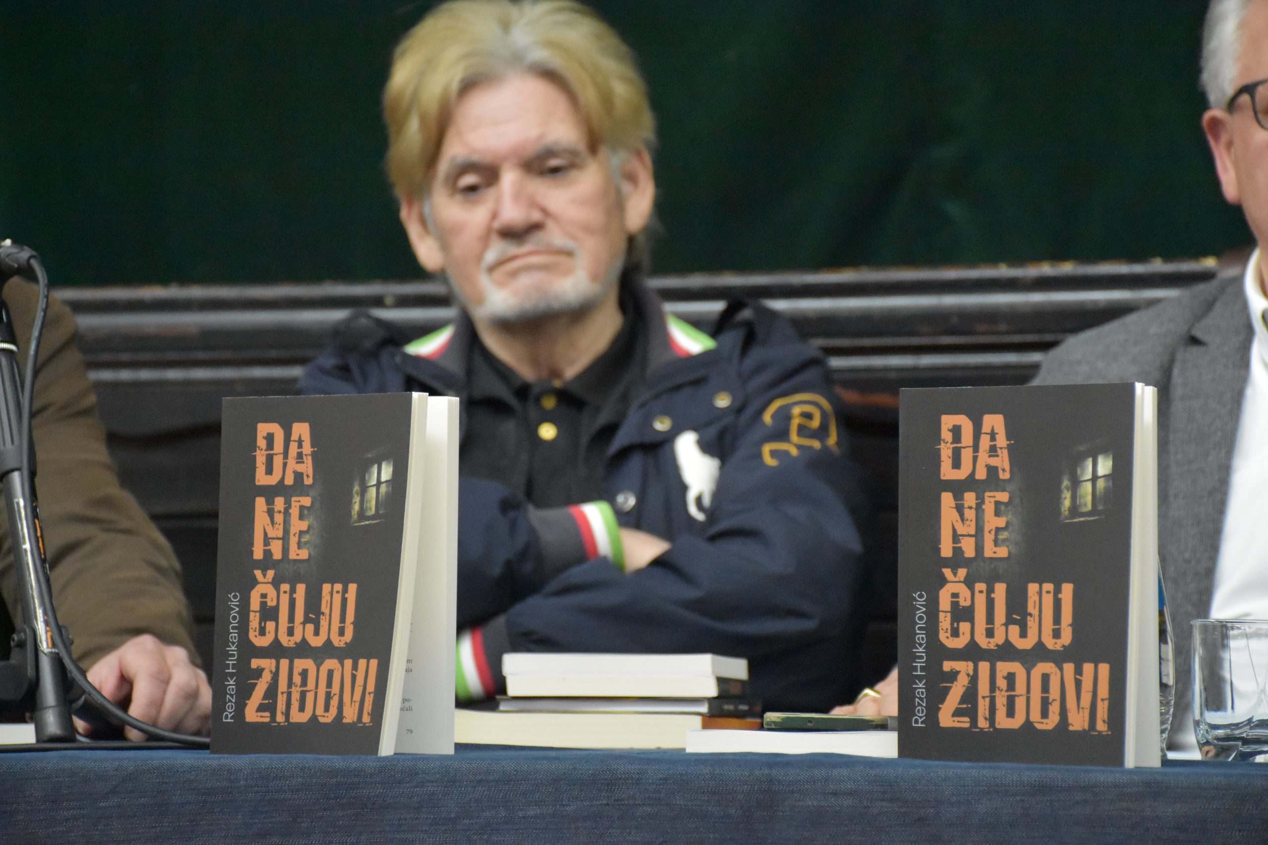 U Donjem Vakufu održana promocija knjige “Da ne čuju zidovi” autora Rezaka Hukanovića