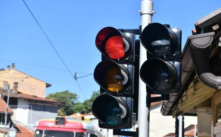 Revolucija u saobraćaju: Sarajevo dobija pametne semafore, važne informacije za vozače i pješake