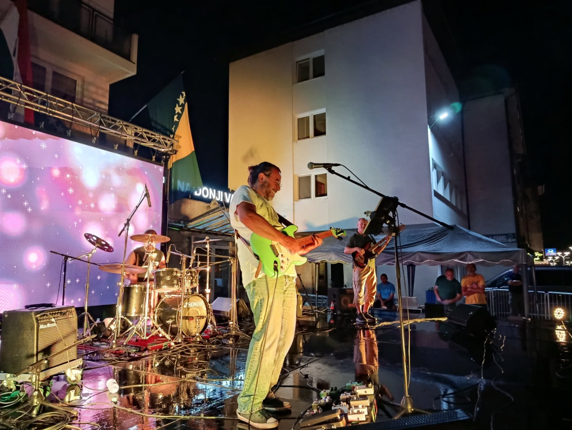 Donji Vakuf u ritmu rock&rolla – “Vremeplov” otvorio koncertnu sezonu “Ljeta u Vakufu”