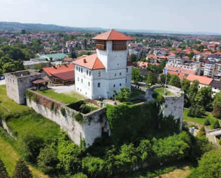 Kula Zmaja od Bosne pred obnovom-“Za sanaciju izdvojeno više od 481.000 KM”