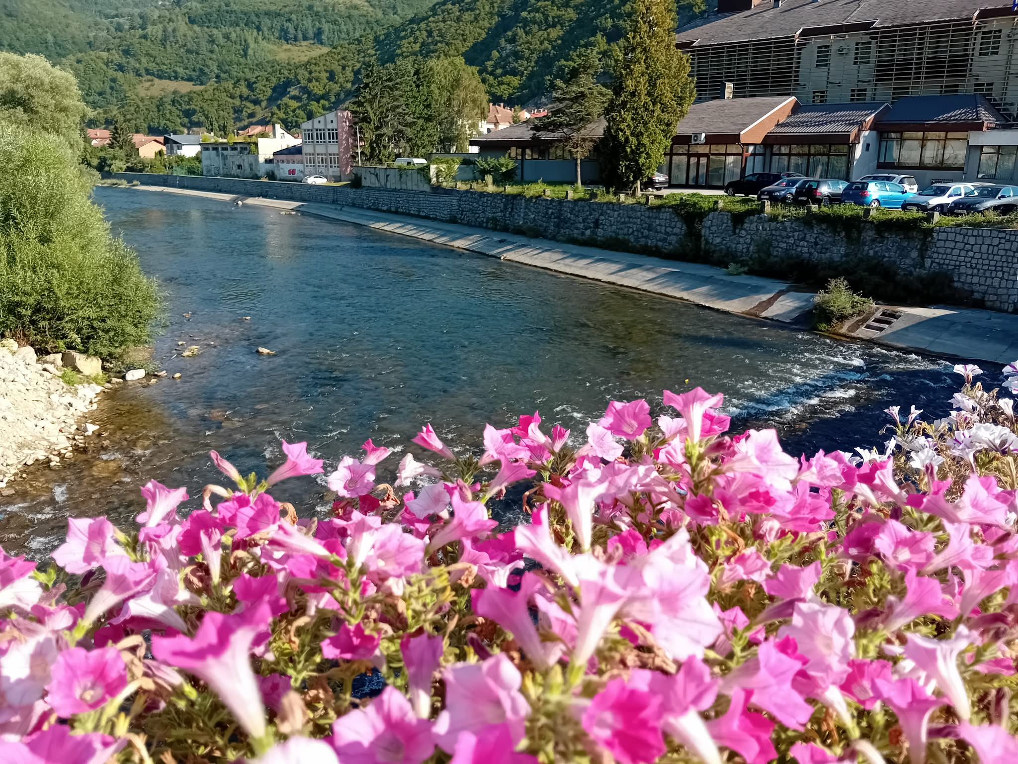 Danas sunčano, u drugom dijelu dana mogući lokalni pljuskovi