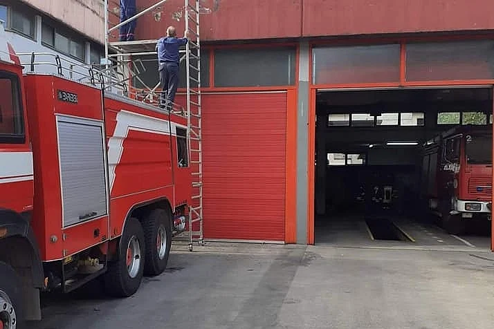 Požar u staračkom domu u Lukavcu, dvije osobe povrijeđene