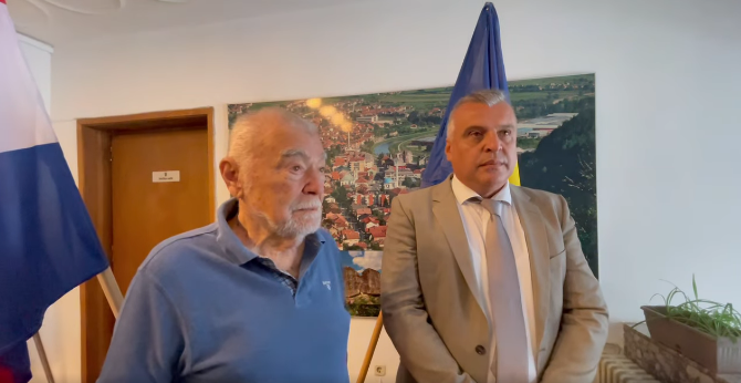 Bivši predsjednik Republike Hrvatske Stjepan Mesić u posjeti Donjem Vakufu