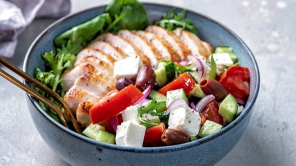 Bez kuhanja i bez rerne: Osvježavajuća ljetna salata gotova za 10 minuta
